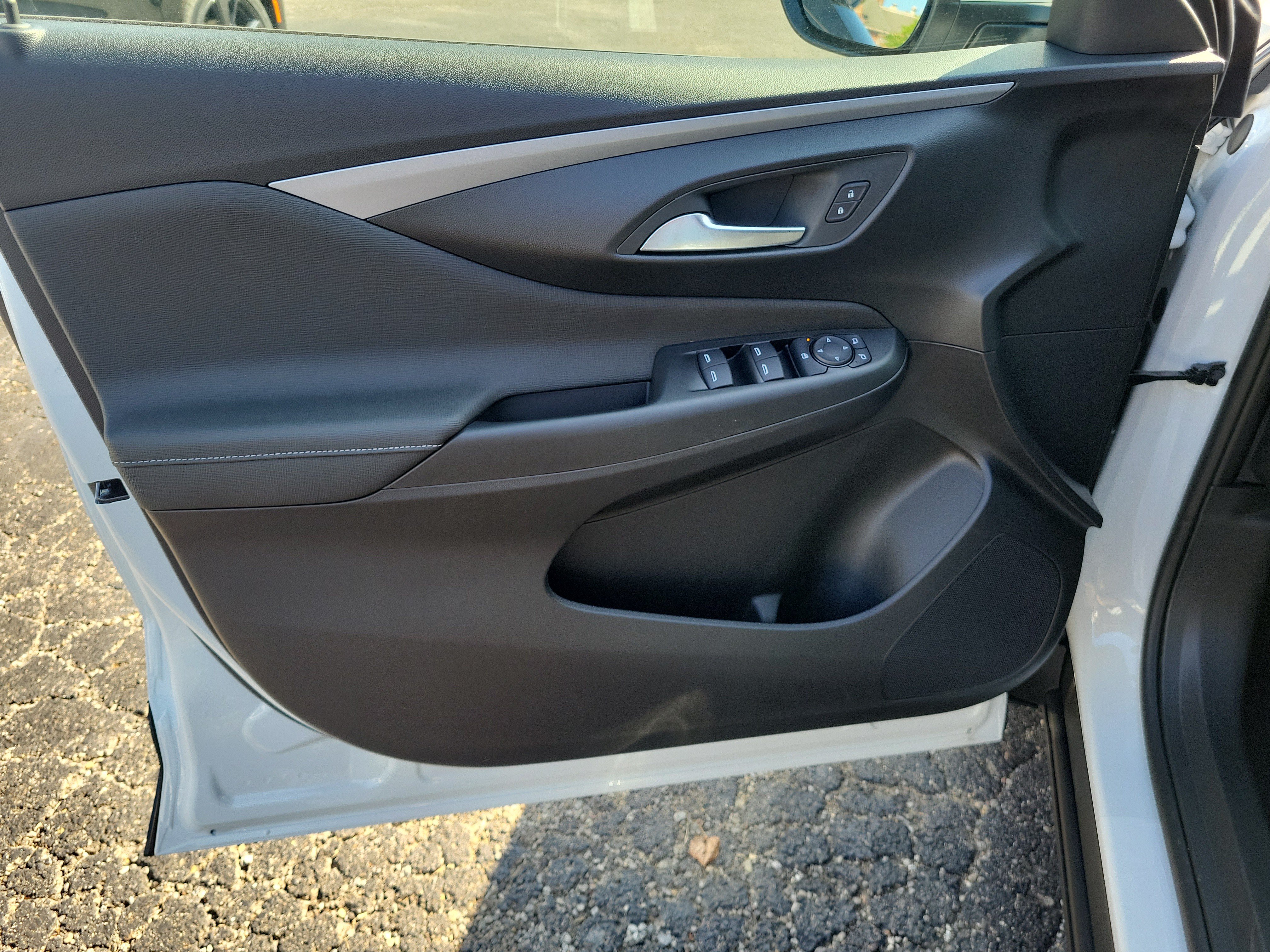 New 2026 Summit White Buick Preferred image 18