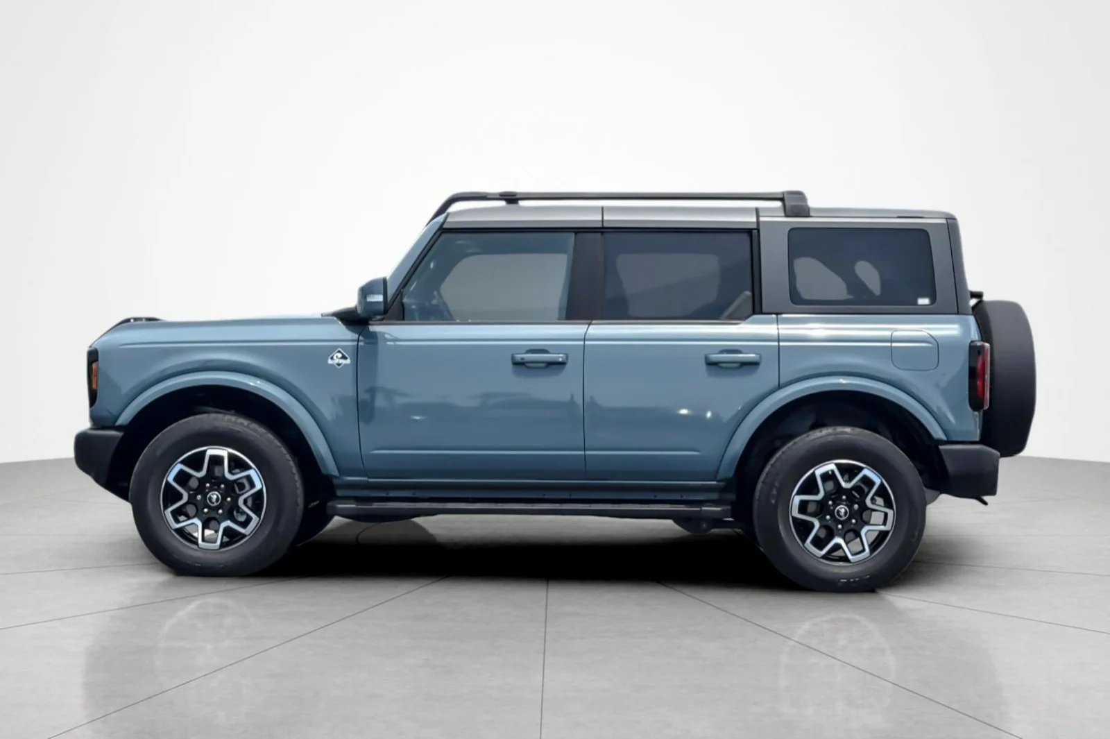 Used 2023 LIGHT BLUE Ford Outer Banks image 2