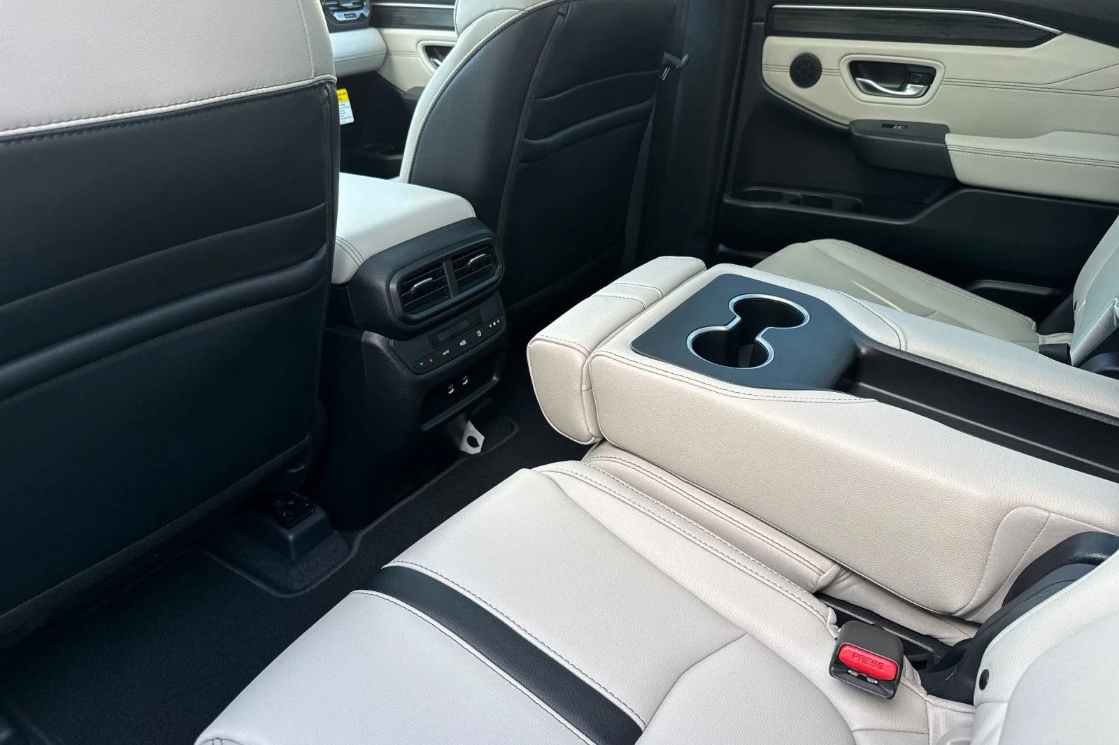 New 2026 Platinum White Pearl Honda AWD Touring image 12