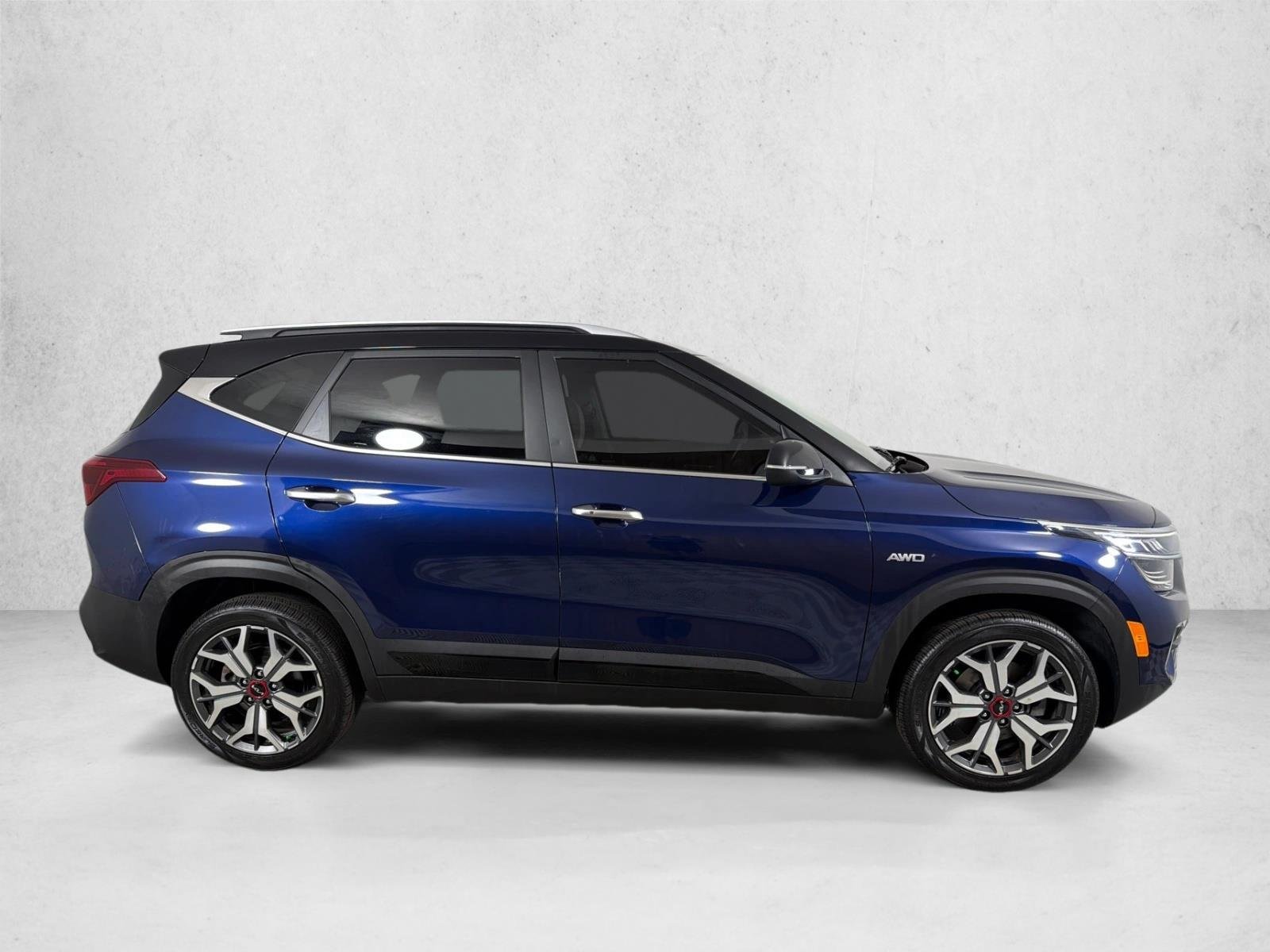 Used 2022 Dark Ocean Blue/Black Roof Kia SX image 3