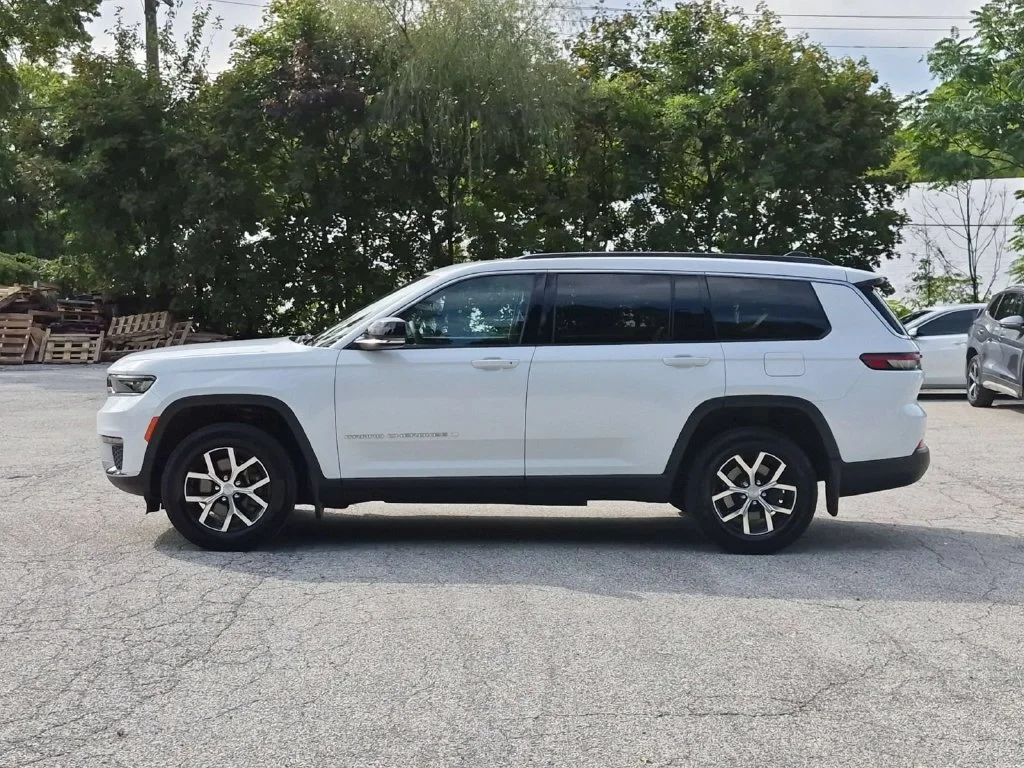 Used 2025 White Jeep Limited image 10