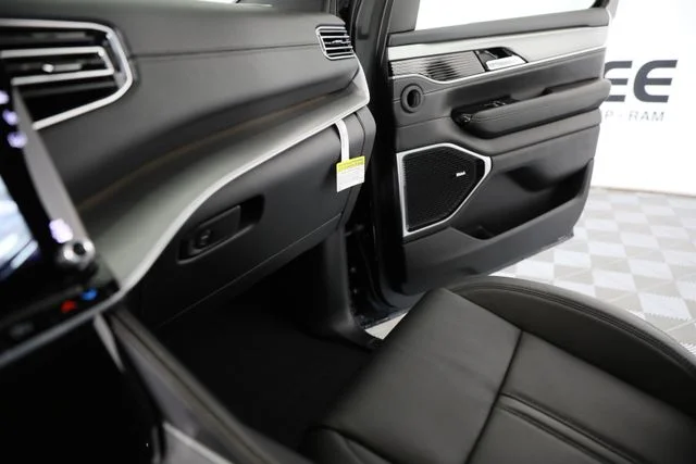 New 2026 High Gloss Black Exterior Paint Jeep Limited Altitude image 16