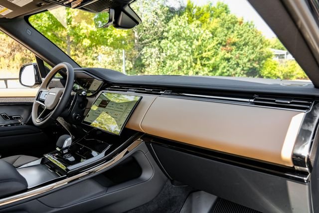 New 2026  Land Rover Dynamic SE image 16