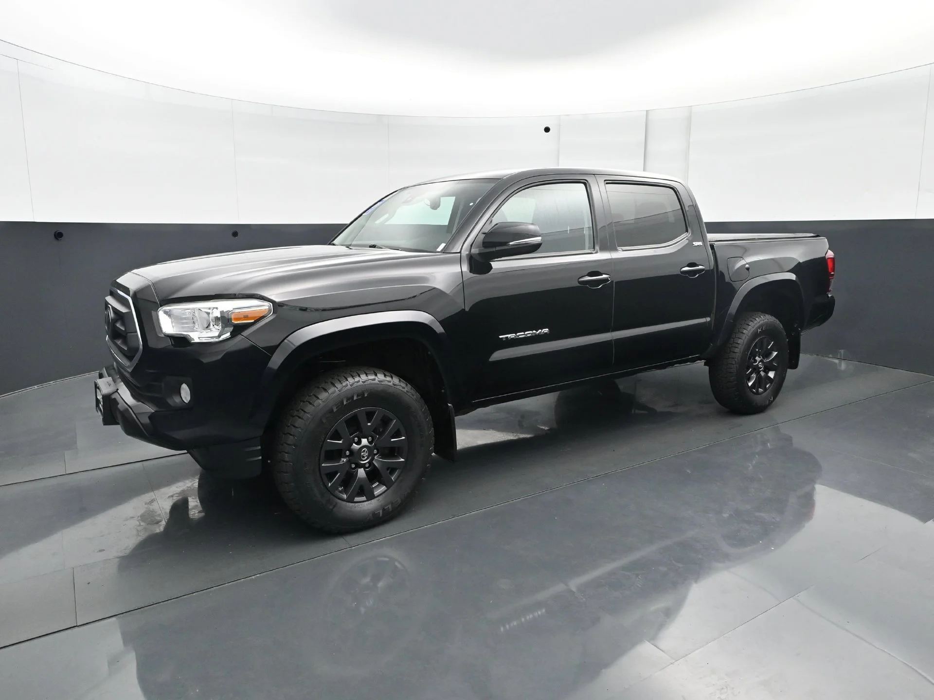 Used 2020 Toyota Tacoma SR5 with VIN 3TMCZ5AN4LM357791 for sale in Roseville, Minnesota
