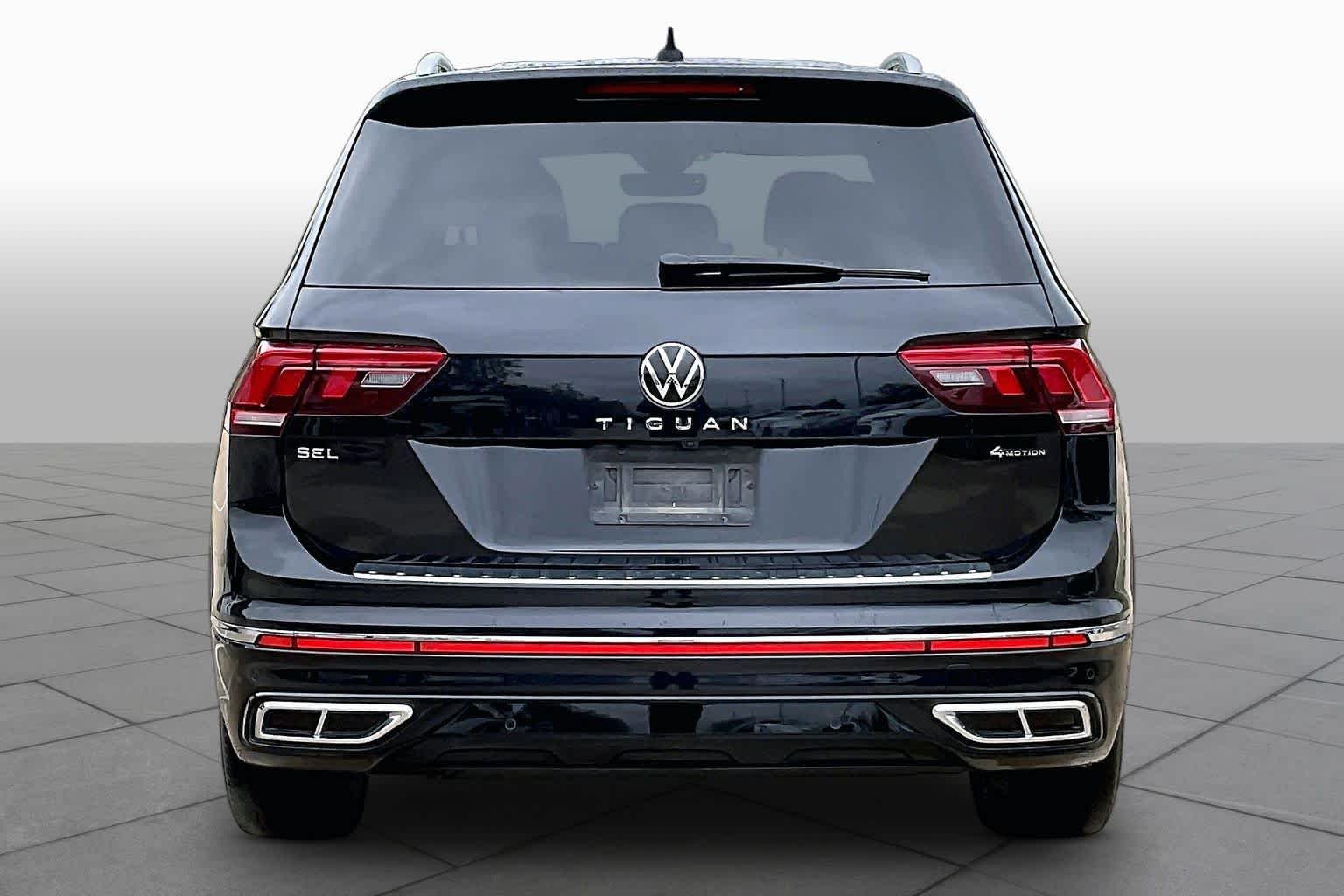 Used 2022 Deep Black Pearl Volkswagen SEL R-Line image 5