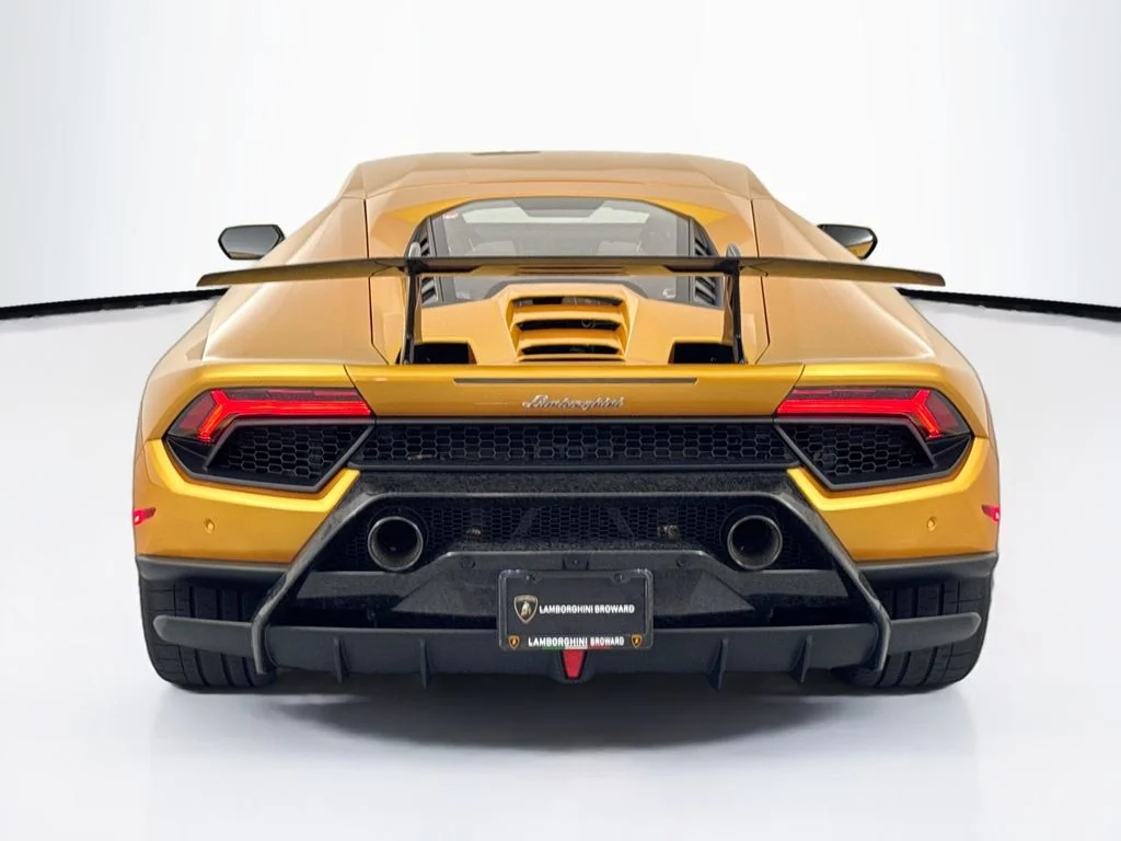 Used 2018 Gold Lamborghini Performante image 6