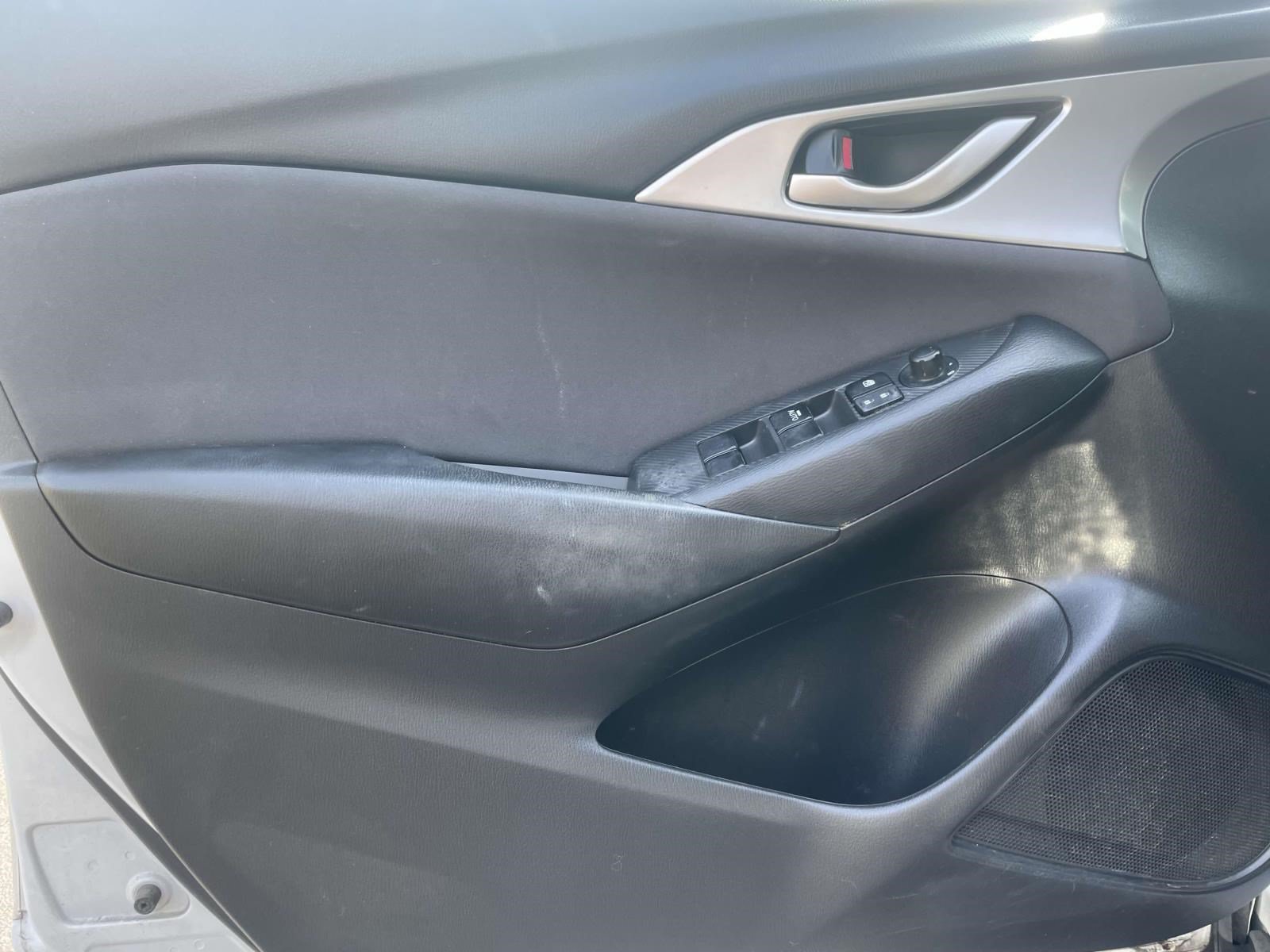 Used 2016 Silver Mazda Sport image 15