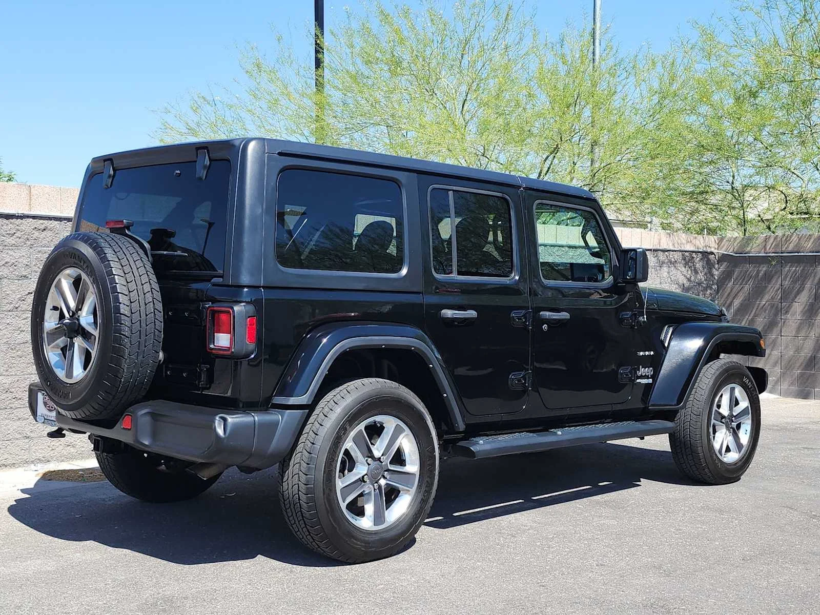 Used 2022 Black Clearcoat Jeep Unlimited Sahara image 8
