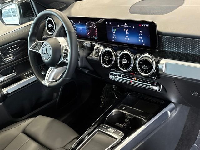Used 2026 Black Mercedes-Benz GLB 250 image 36