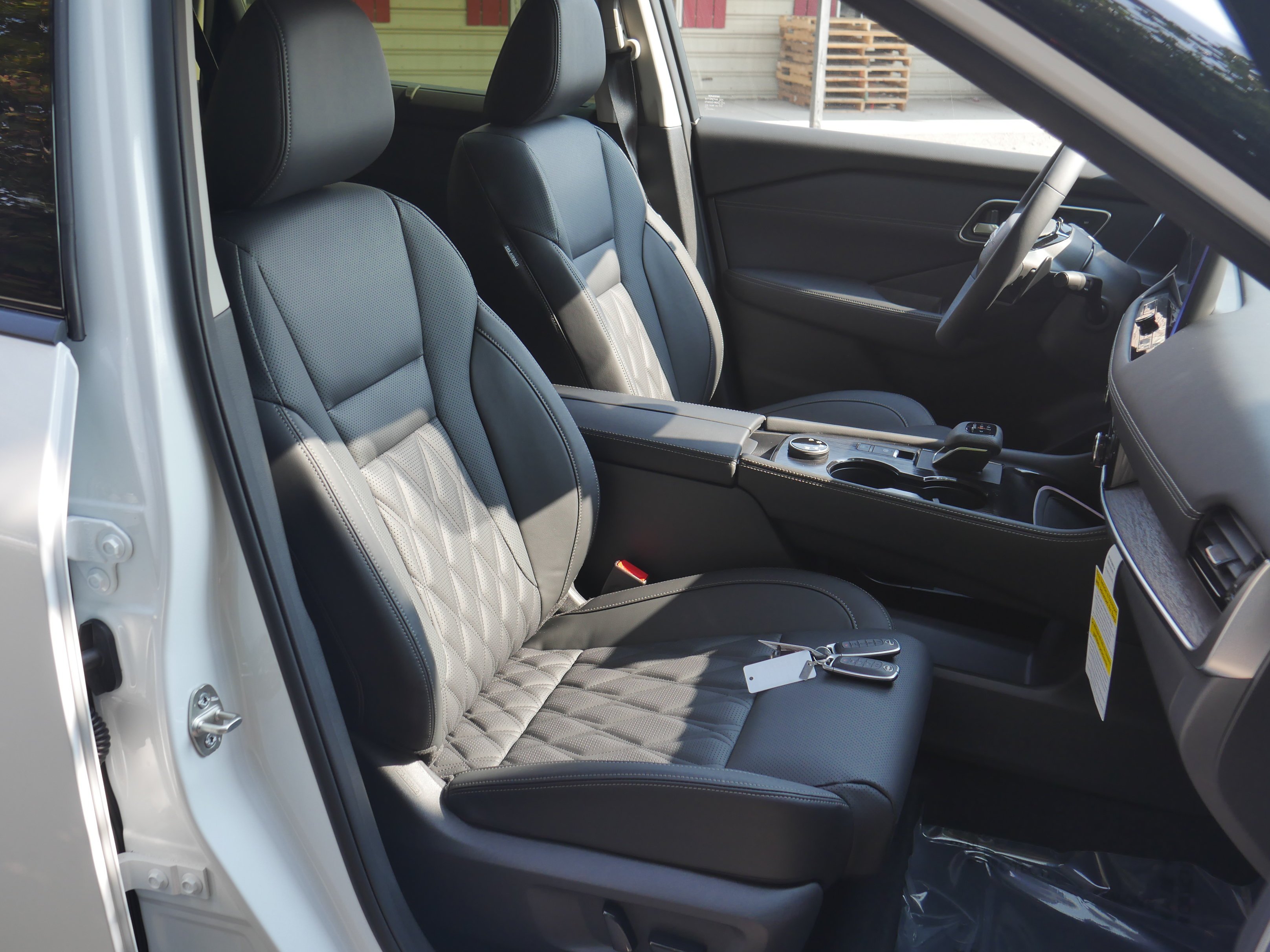 New 2026 Everest White Pearl TriCoat / Super Black Two-tone Nissan Platinum image 26