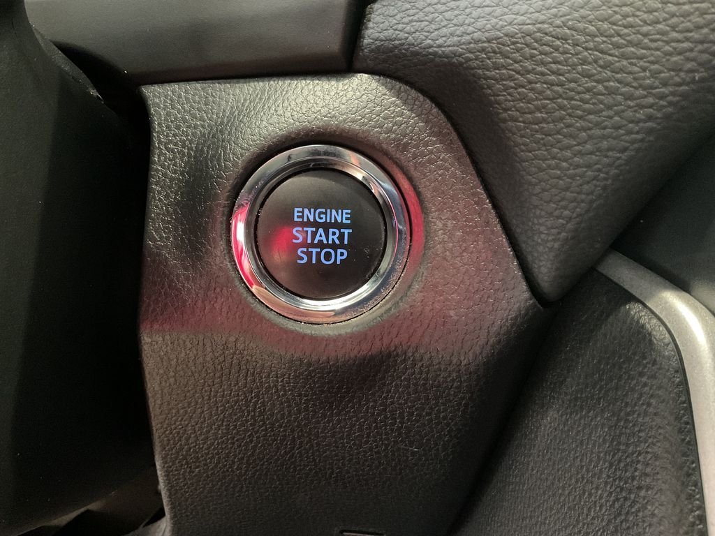 Used 2021 White Toyota XLE image 18