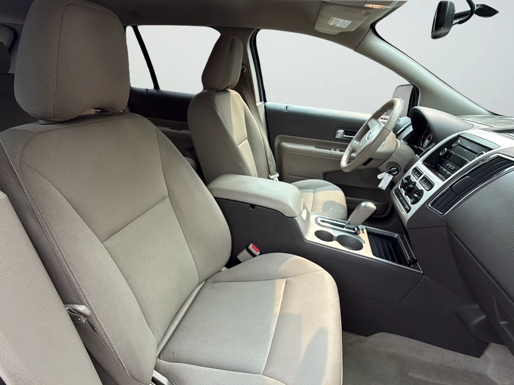 Used 2010  Ford SEL image 27