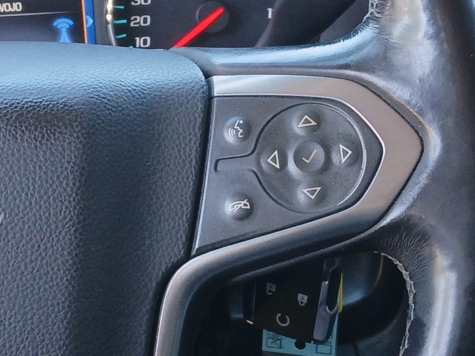 Used 2014 Silver Ice Metallic Chevrolet LT image 10