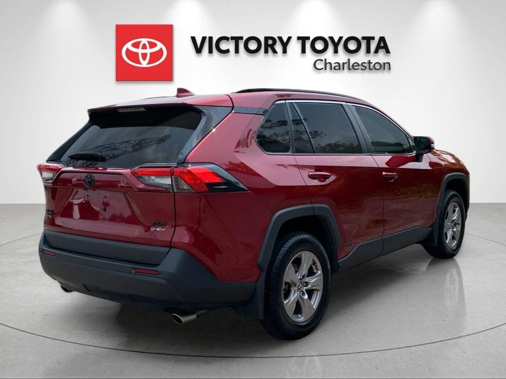 Used 2025 Red Toyota XLE image 7