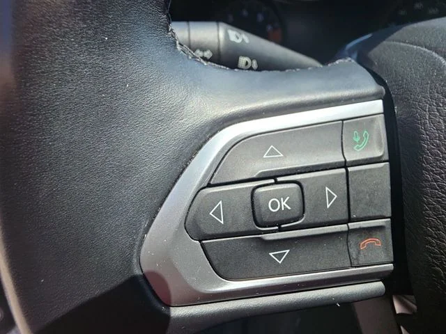 Used 2022 Gray Jeep Latitude Lux image 17