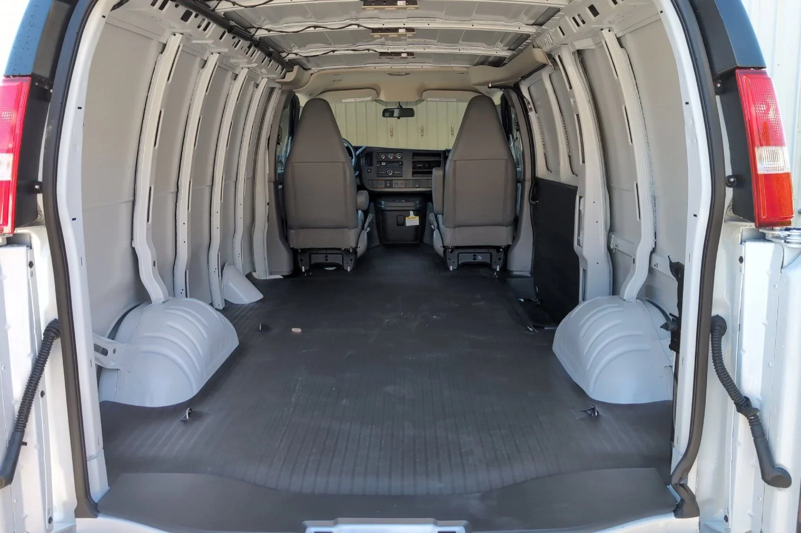2025 GMC Savana Cargo Work Van - Photo 16