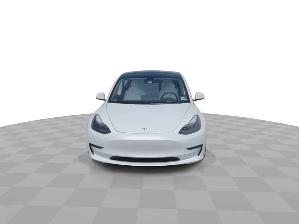 Used 2022 White Tesla RWD image 3