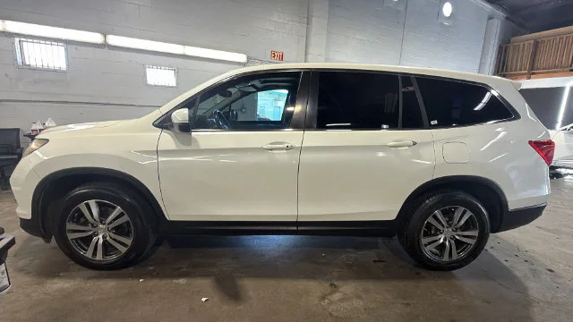 Used 2017 White Honda EX-L image 2