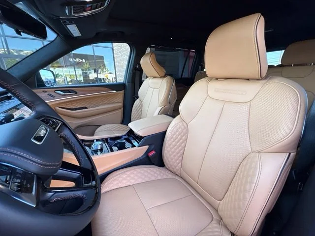 New 2027 Sting-Gray Clear-Coat Paint Jeep Summit image 9
