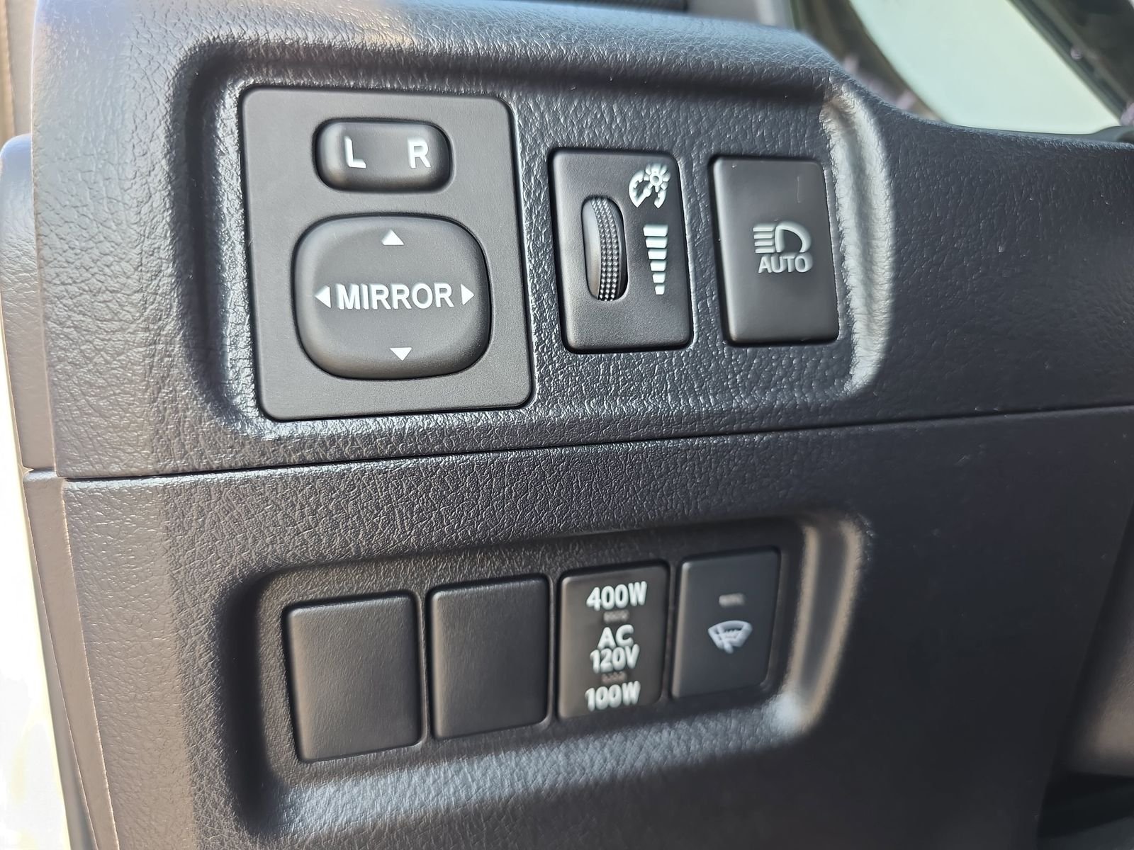 Used 2022 Silver Toyota SR5 Premium image 25