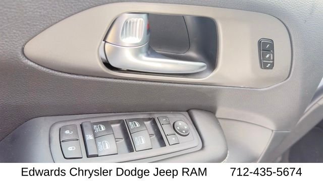 New 2027 Bright White Clear-Coat Exterior Paint Chrysler Select image 16