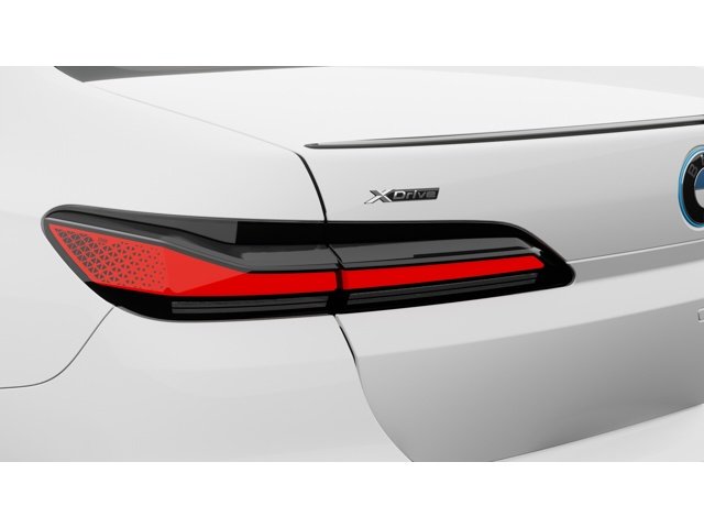 New 2026 Alpine White BMW 750e xDrive image 8