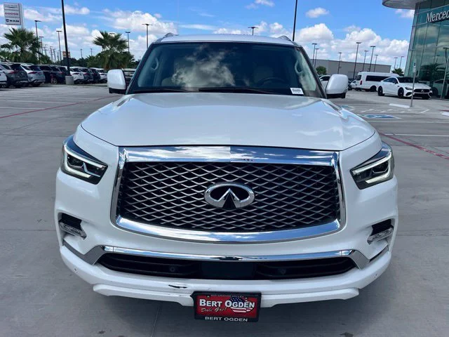Used 2022 White INFINITI LUXE image 2