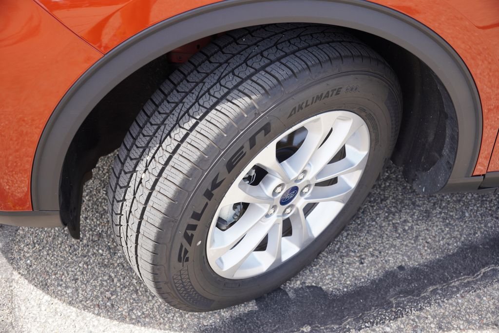 Used 2020 Sedona Orange Metallic Ford SE image 13