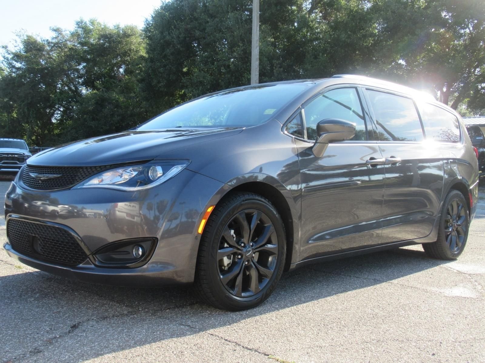 Used 2019 Gray Chrysler Touring Plus image 3