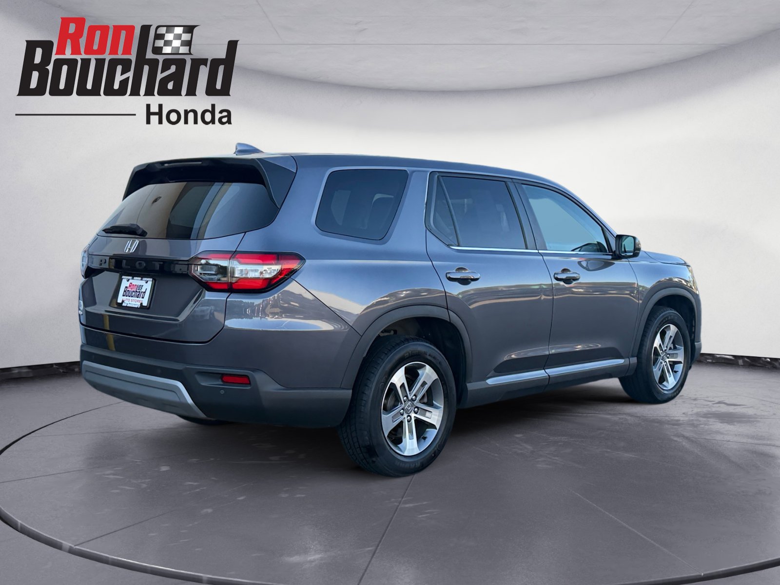 Used 2024 Gray Honda EX-L 7 Passenger image 2