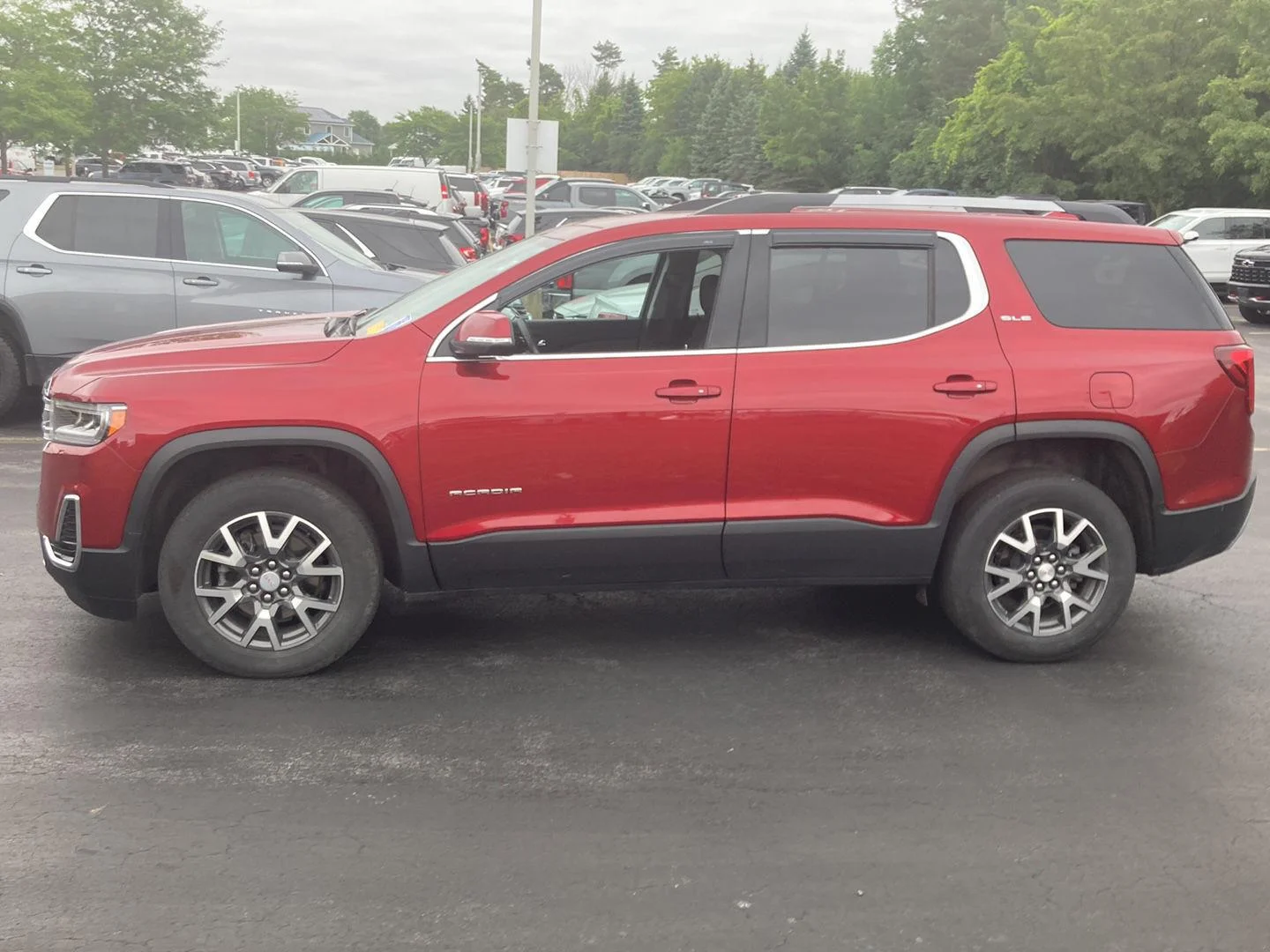 Used 2023 Volcanic Red Tintcoat GMC SLE image 4