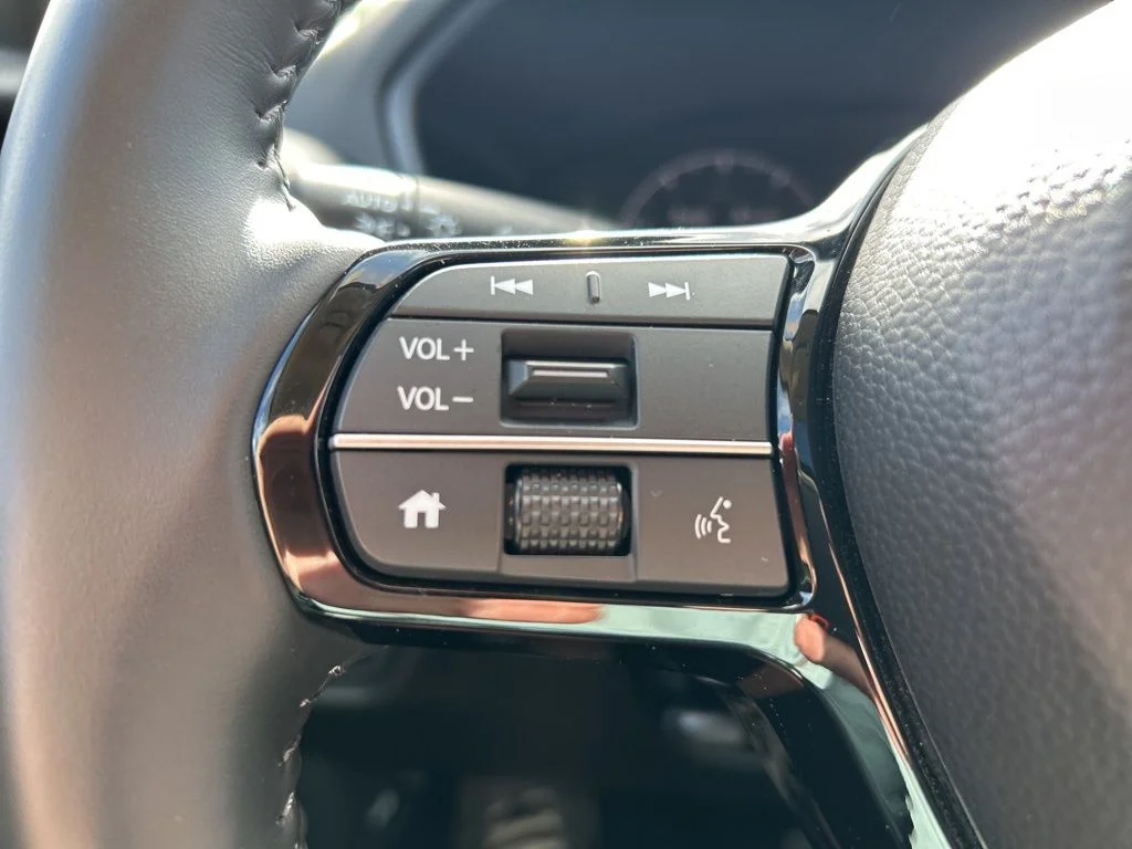 Used 2023 White Honda EX-L image 26