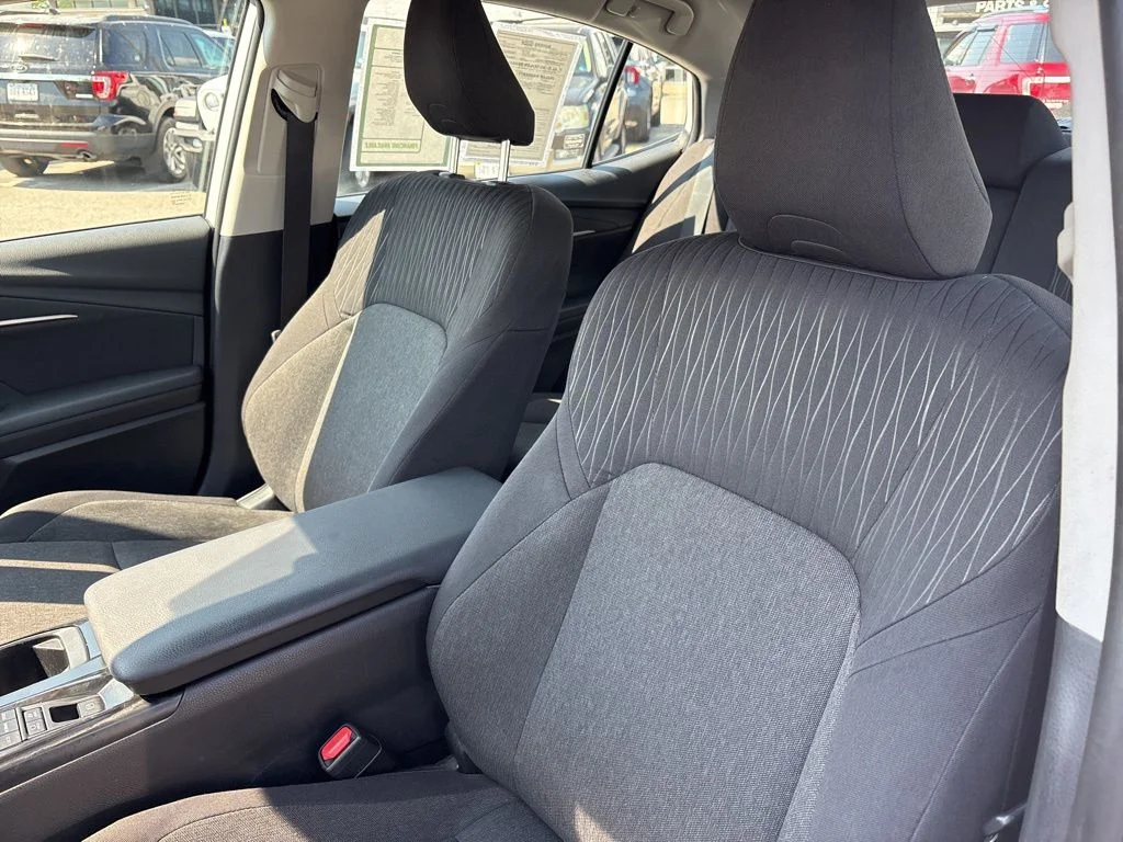 Used 2025 White Toyota  image 11