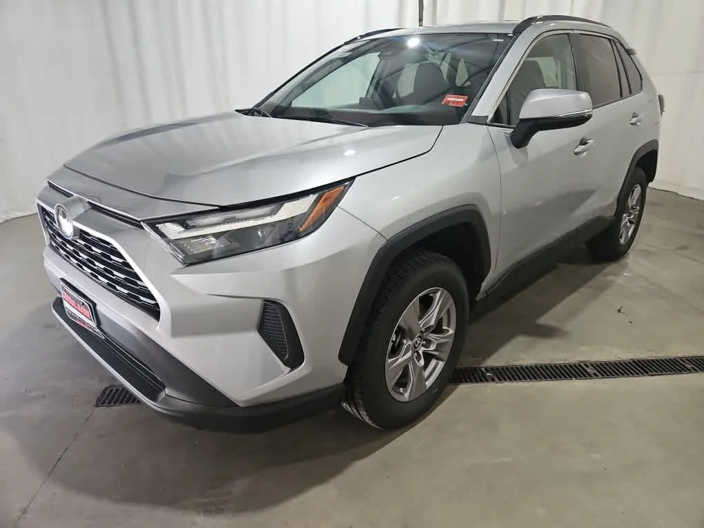 Used 2025 Silver Sky Metallic Toyota XLE image 2