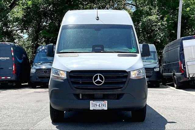 Used 2025  Mercedes-Benz Cargo 144 WB image 2