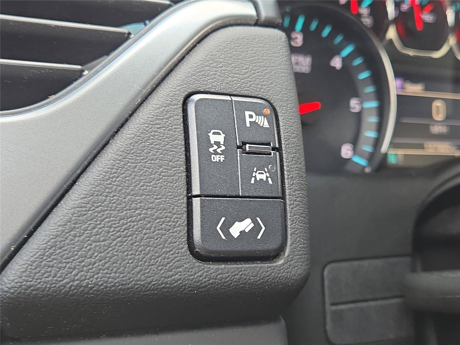 Used 2019 Green Chevrolet LT image 28