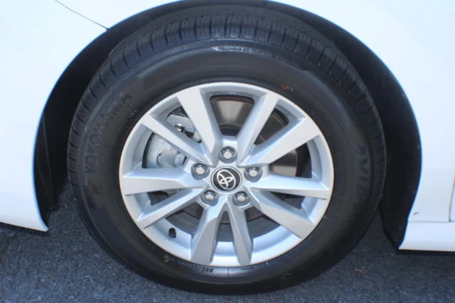 Used 2025 Ice Cap Toyota LE image 5