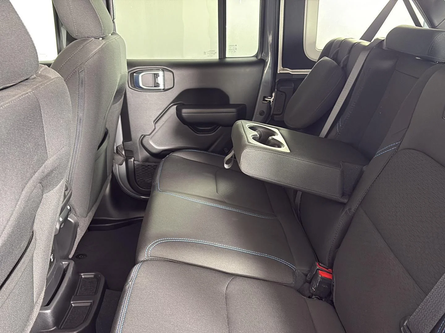 Used 2023 Sting-Gray Clearcoat Jeep Rubicon image 25