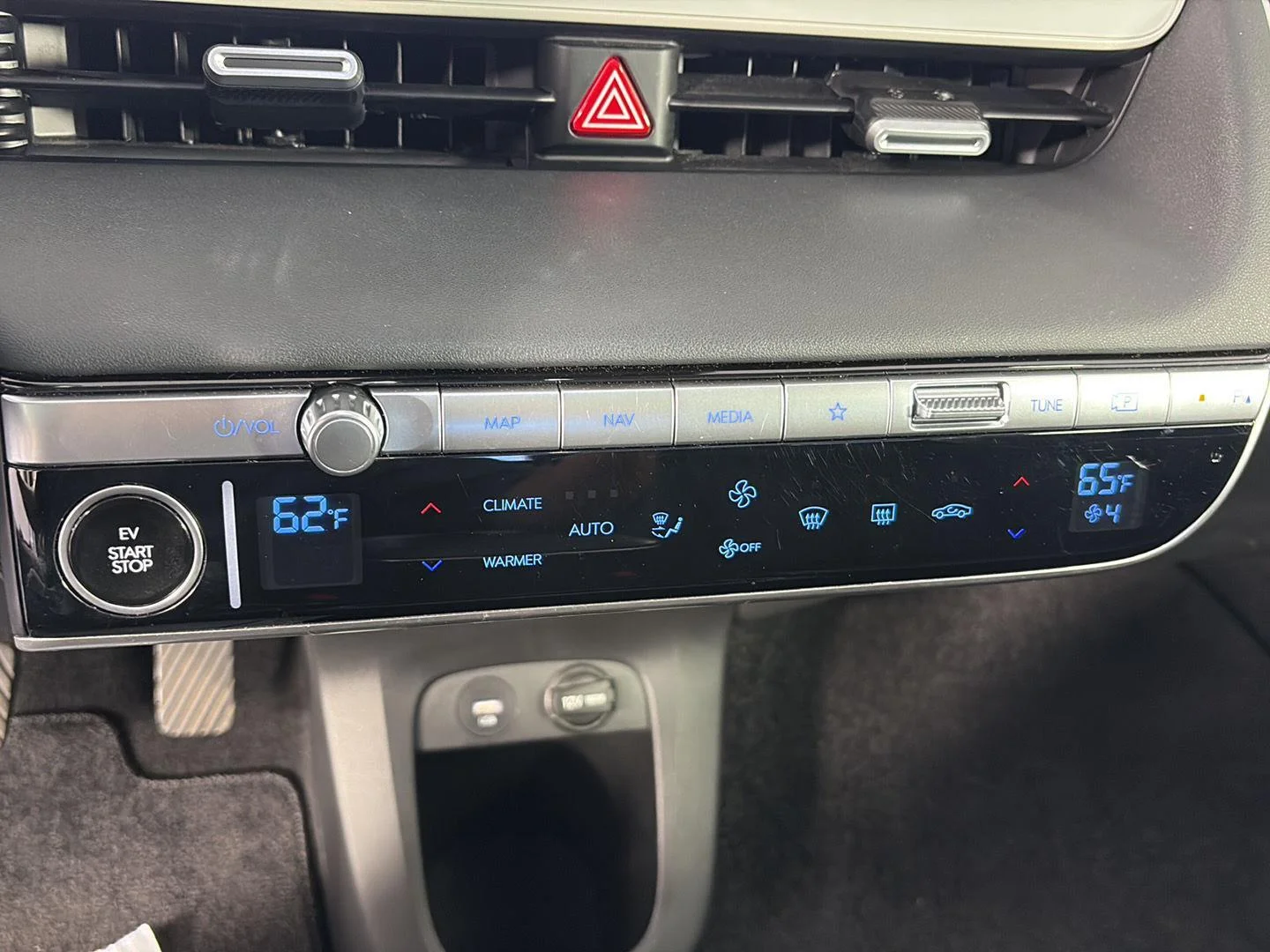 Used 2024 Abyss Black Hyundai Limited image 28