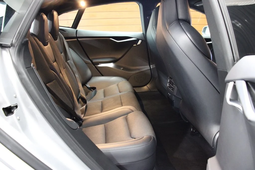 Used 2018 Obsidian Black Metallic Tesla  image 29