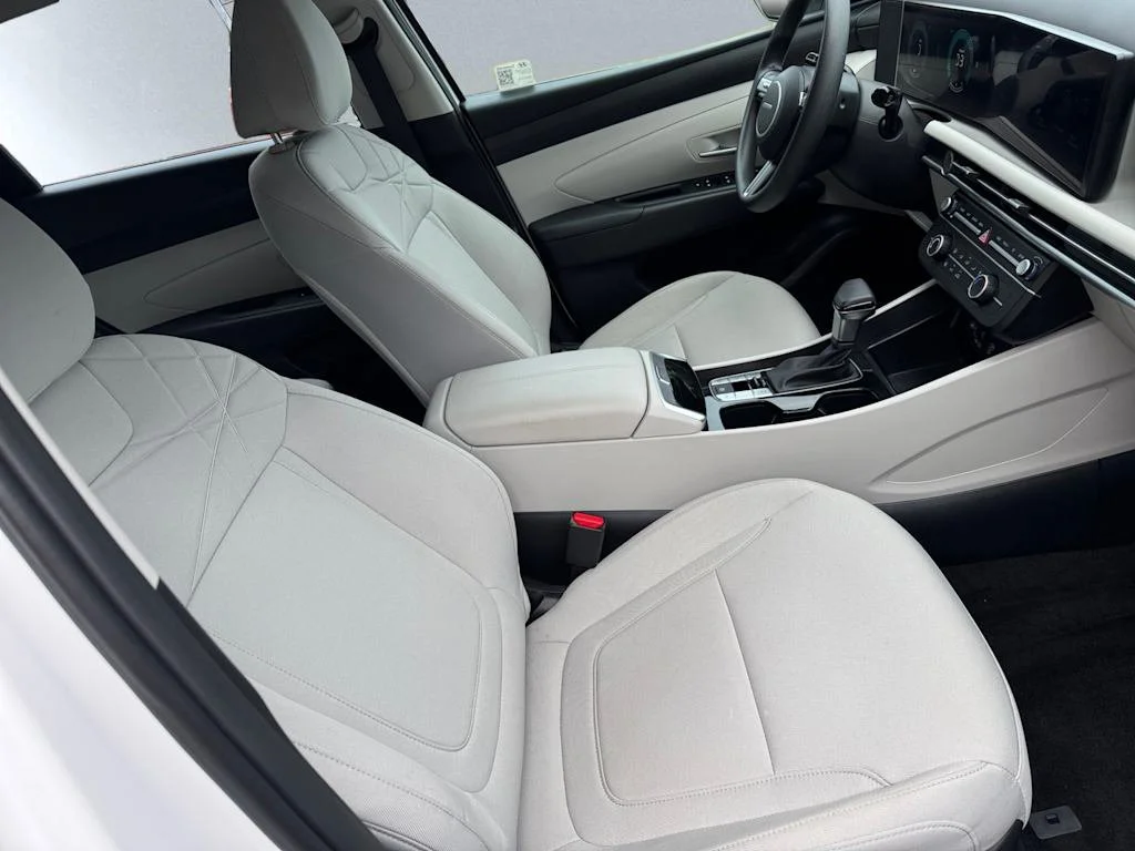 Used 2025 White Hyundai SE image 26