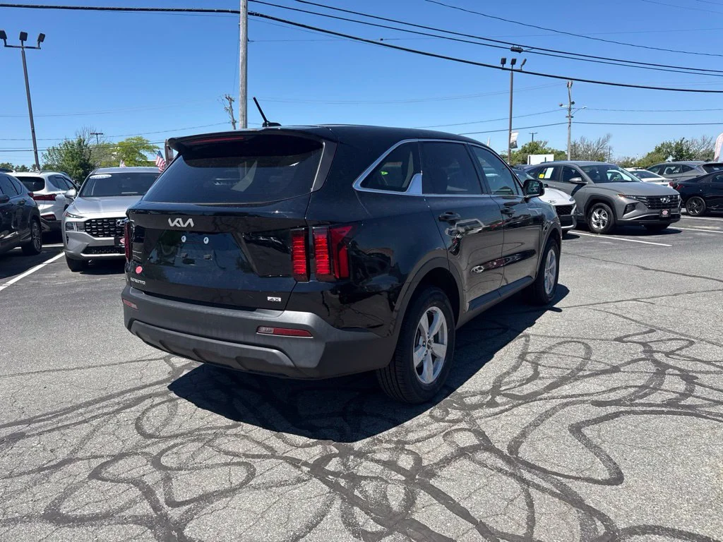 Used 2023 Black Kia LX image 5