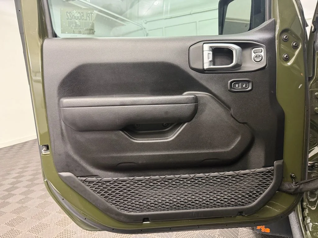 Certified Used 2023 Sarge Green Clearcoat Jeep Mojave 4x4 image 12