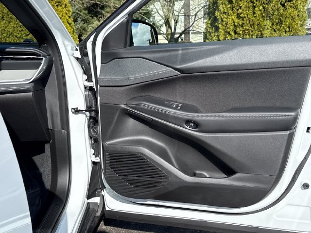 New 2026 Bright White Clear-Coat Exterior Paint Jeep Laredo image 24