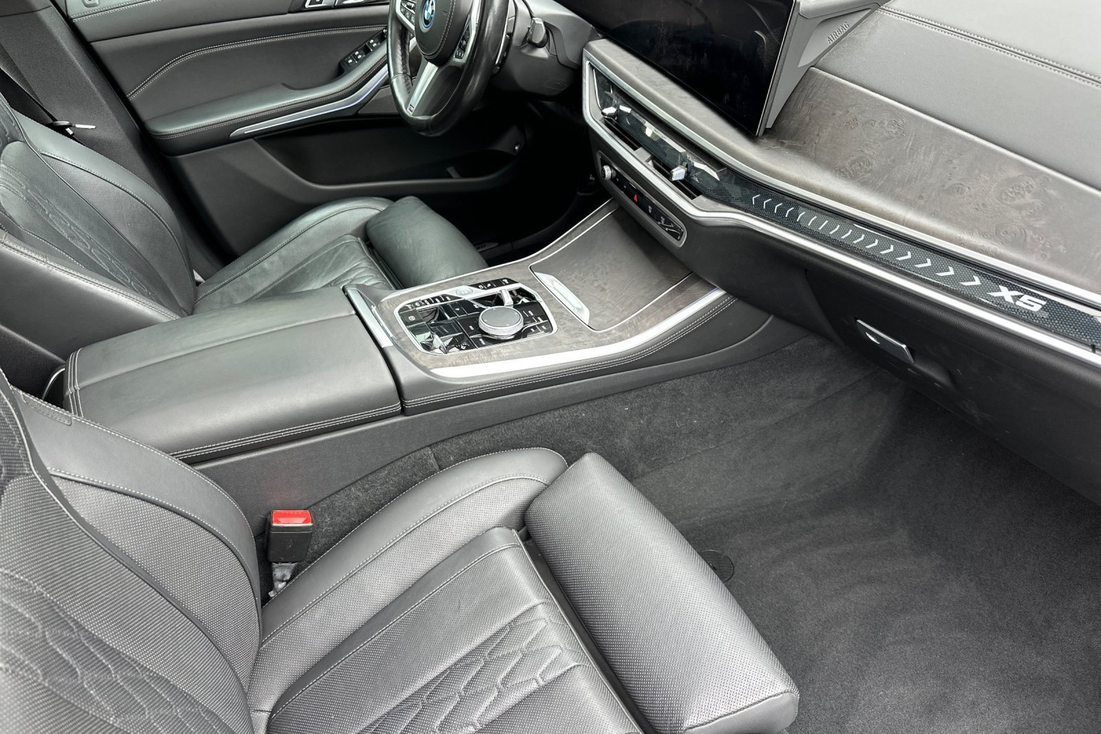 Used 2024 Black Sapphire Metallic BMW xDrive50e image 15