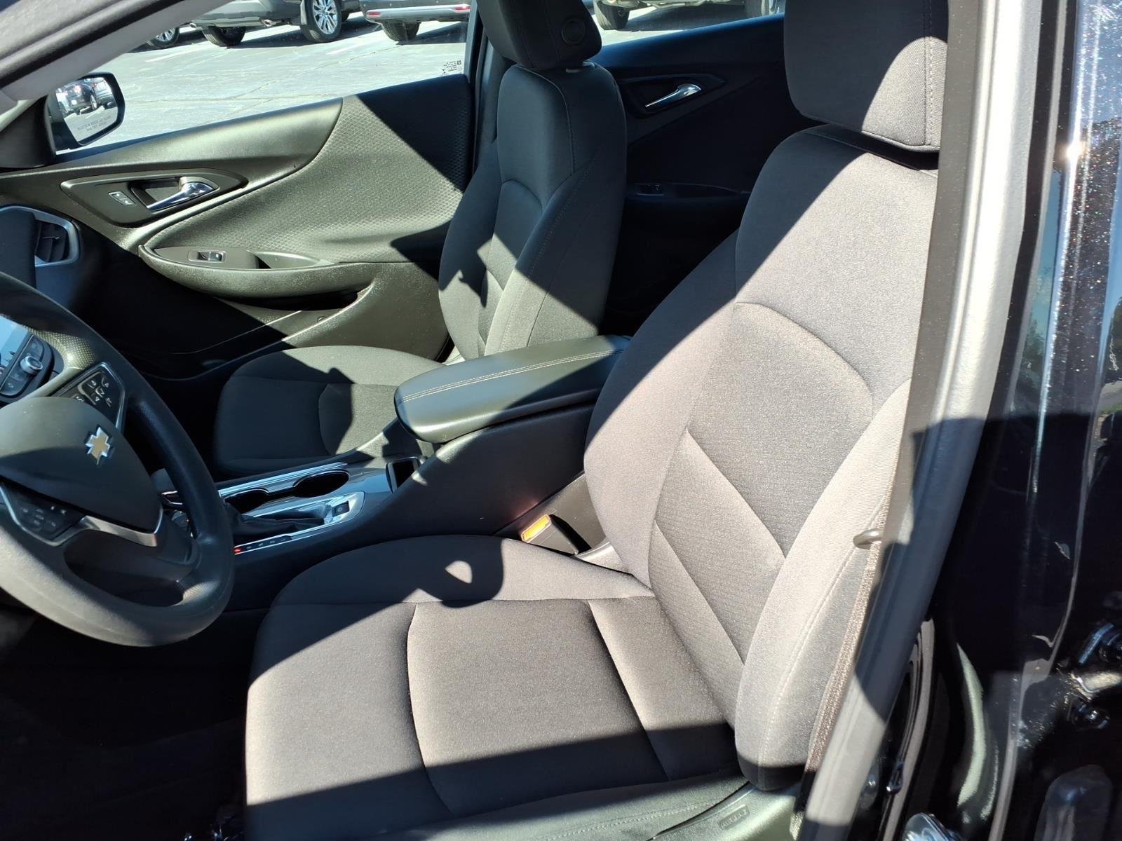 Used 2025 Mosaic Black Metallic Chevrolet LT image 20