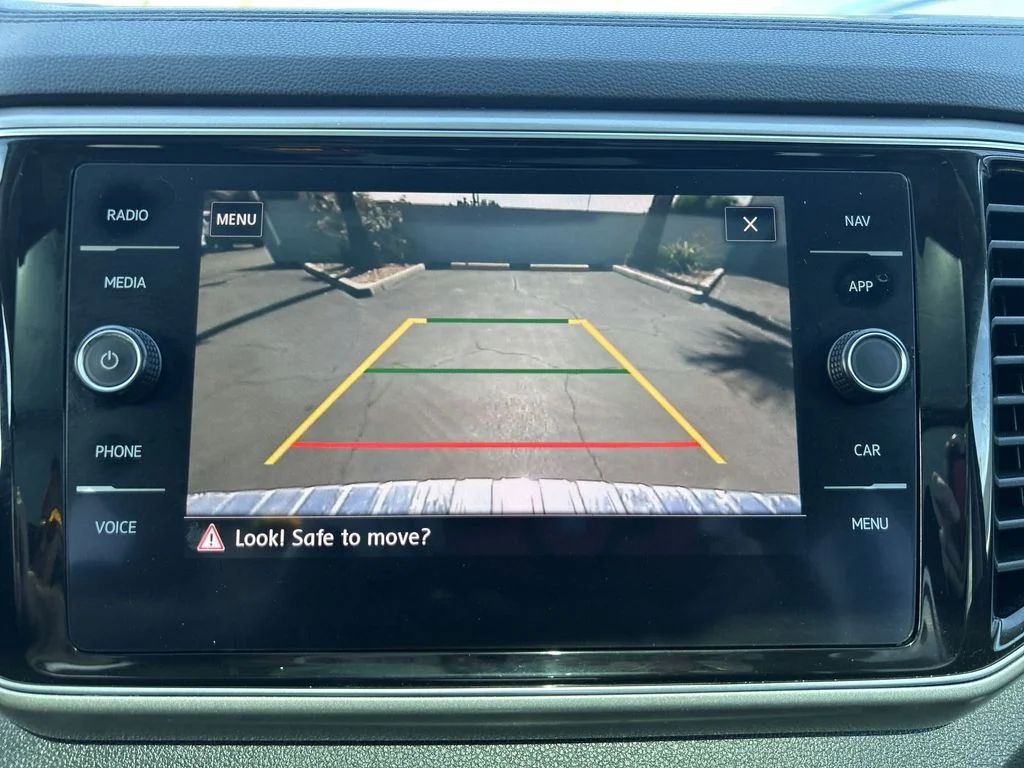 Used 2019 Blue Volkswagen SEL image 19