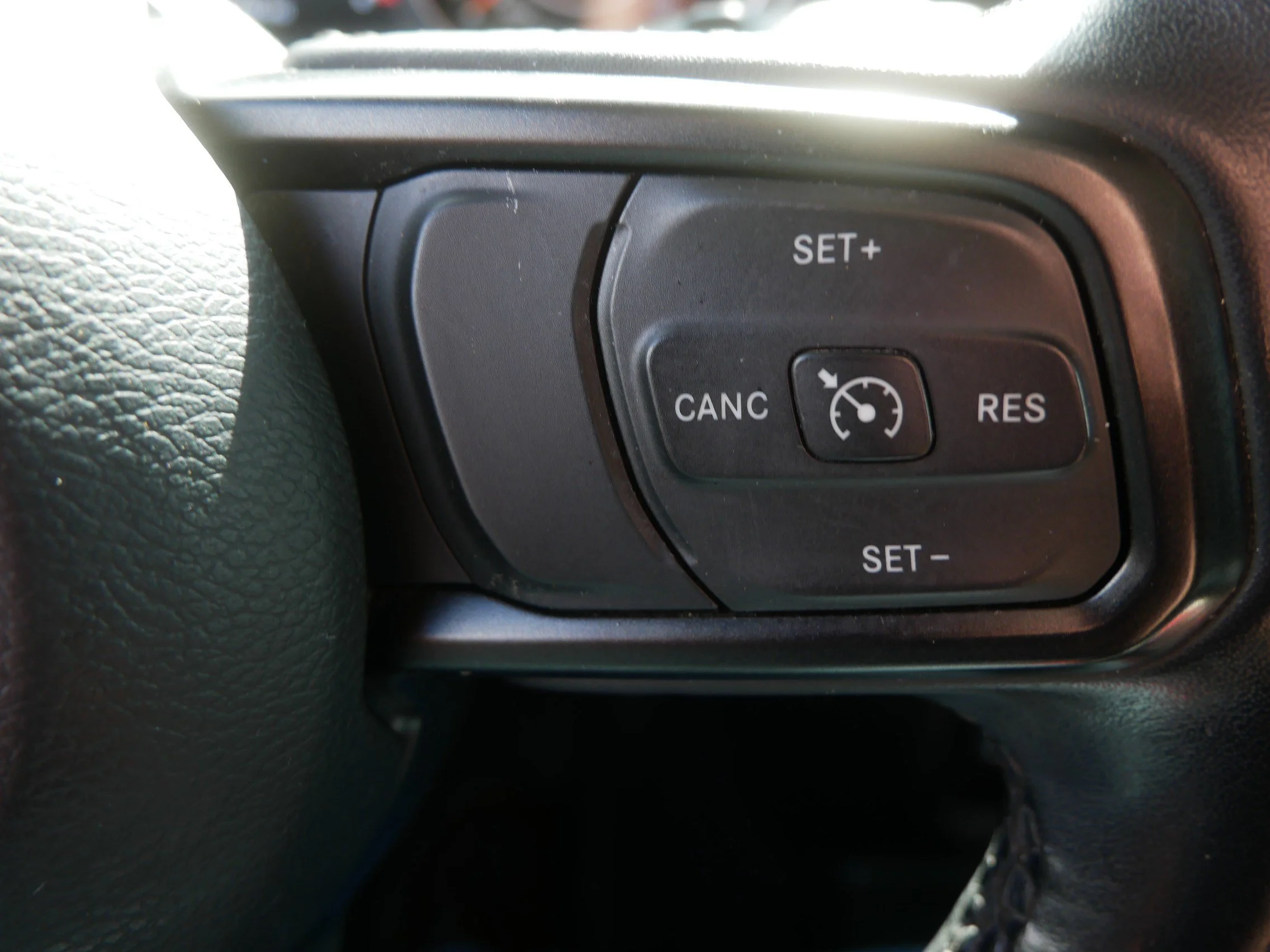 Used 2019 Ocean Blue Metallic Clearcoat Jeep Sport S image 21