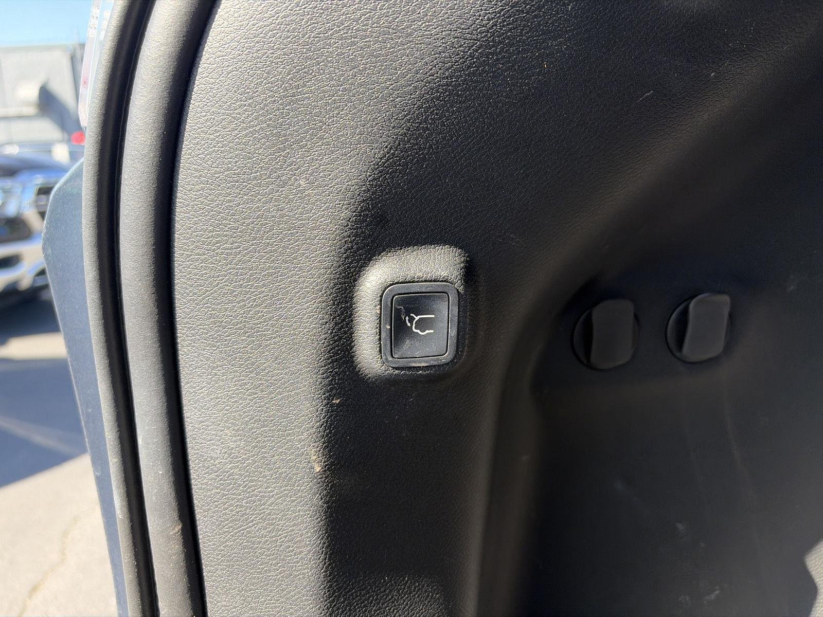 Used 2020 Slate Blue Pearlcoat Jeep Limited image 10