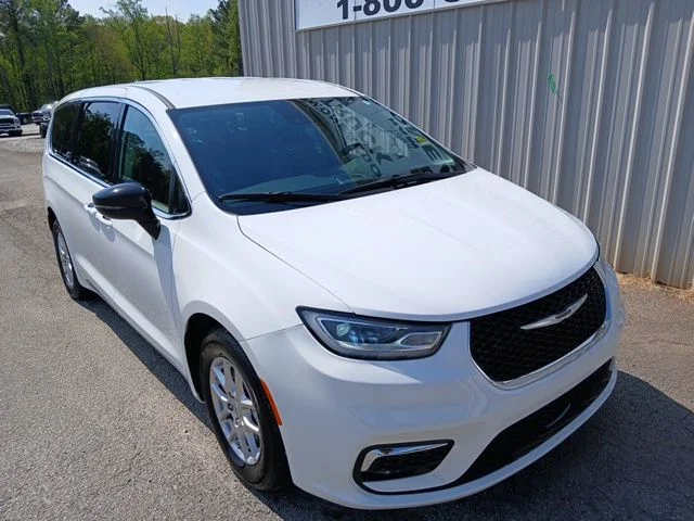 2024 Chrysler Pacifica Touring L's photo